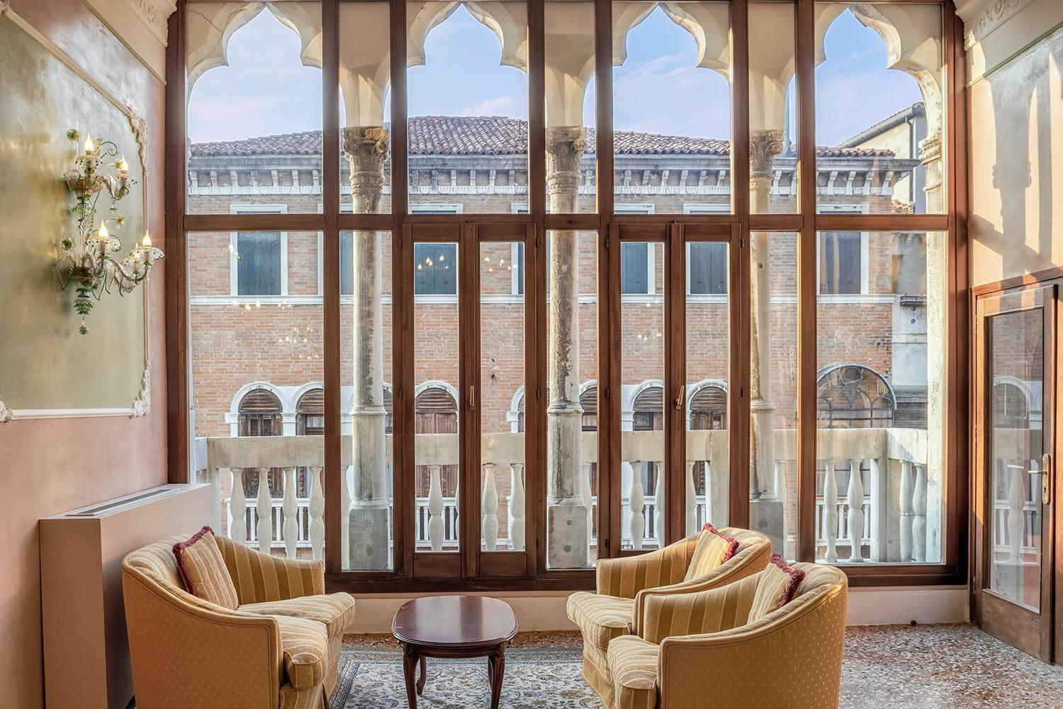 Pausania Hotel Venise