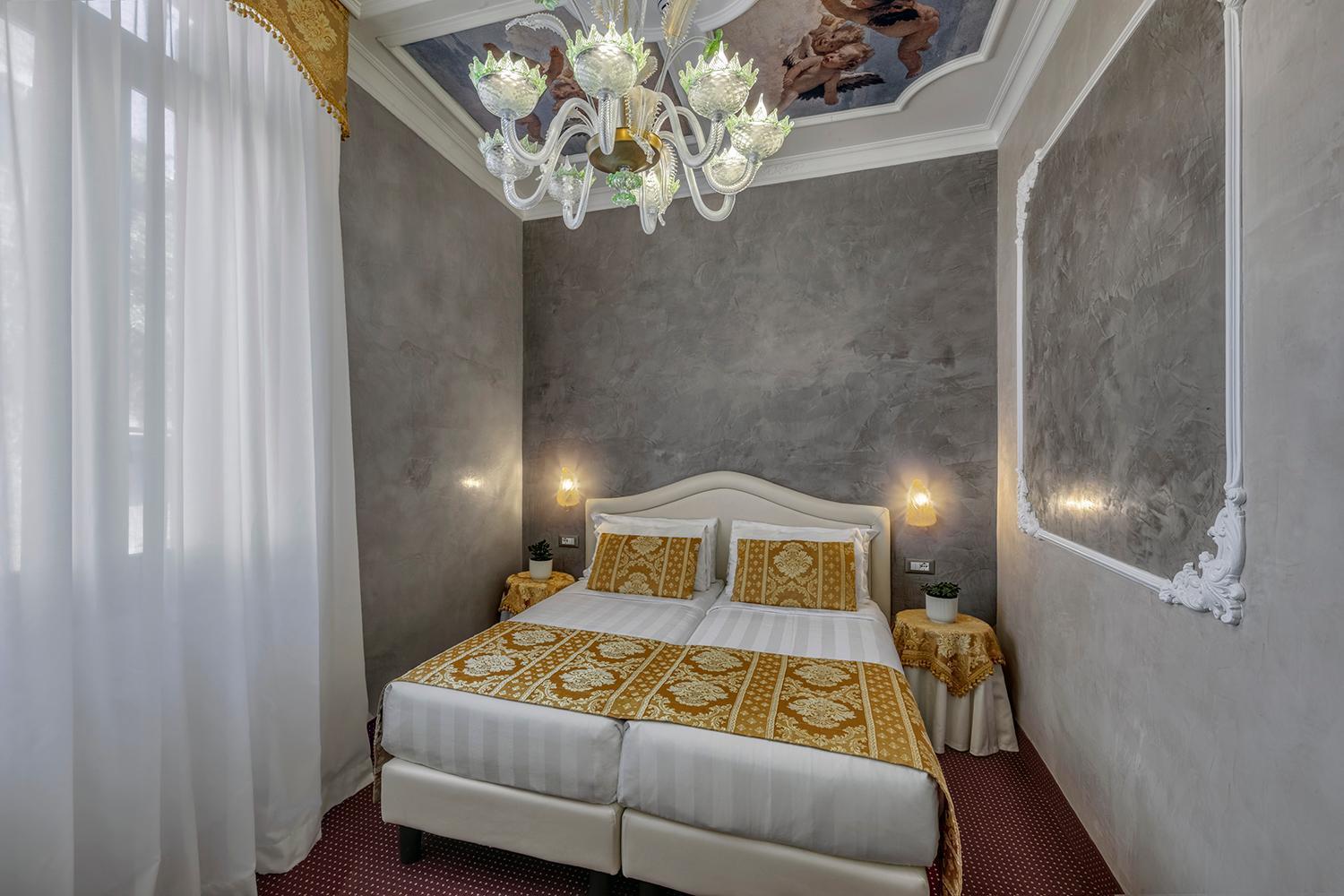 Pausania Hotel Venise